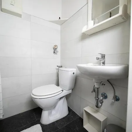 - Gut Angeschlossen - Henkel - Messe Apartment